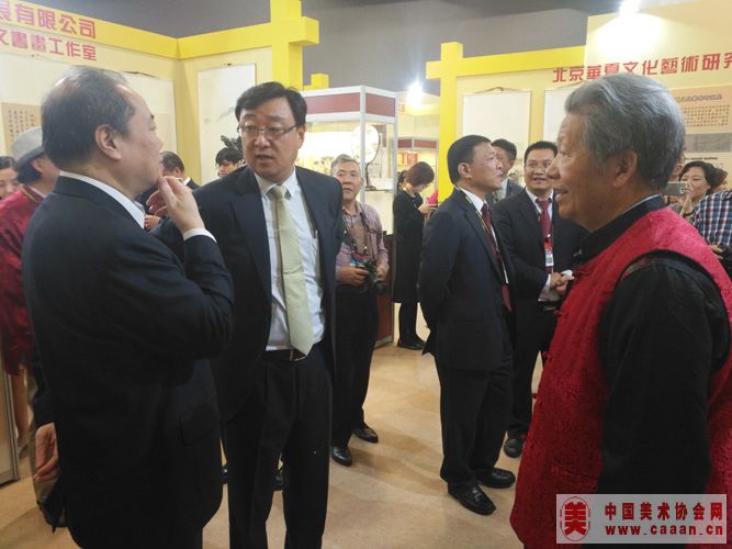 ����ں�����쵼����