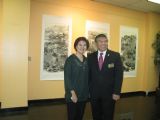 在美国加州阿布拉罕市市长沈时康先生出席画展开幕式并留影(右）