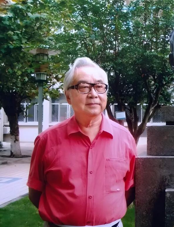NƬ